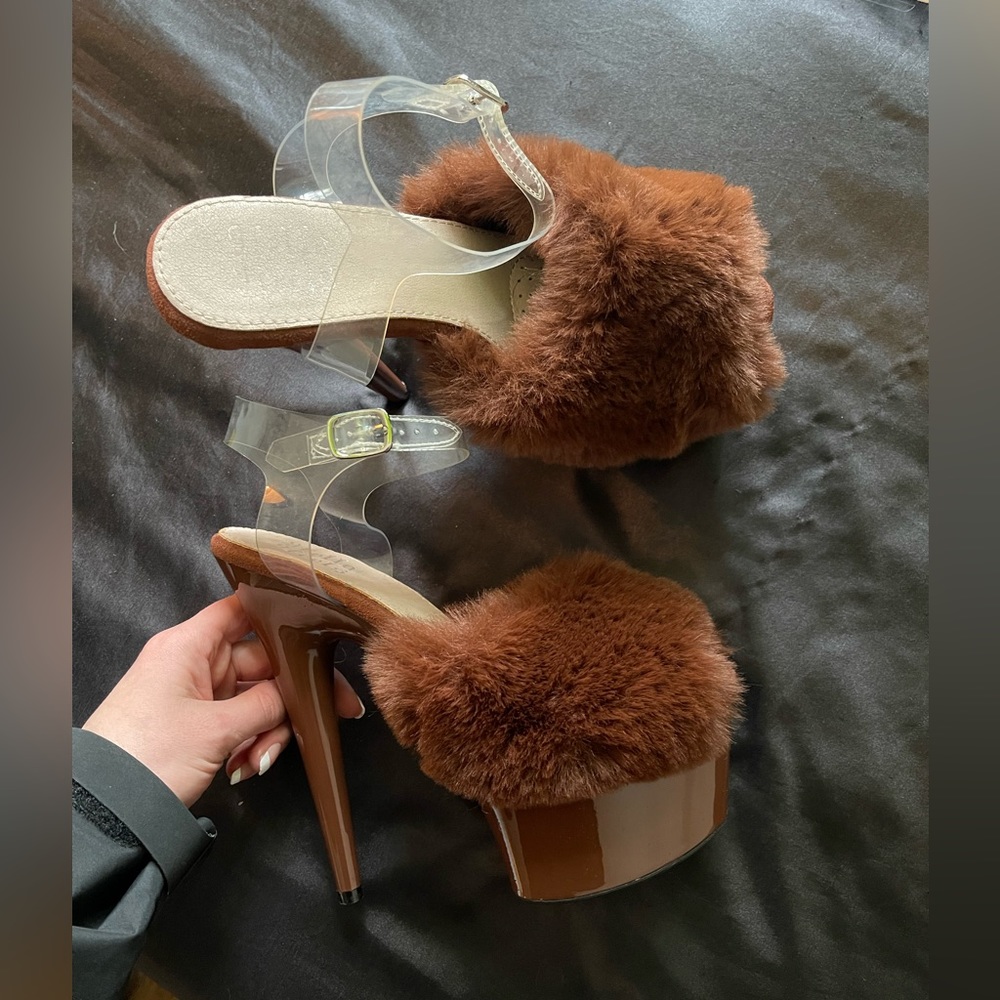 Club Hella Heels, pole dancing/exotic dancing teddy heels